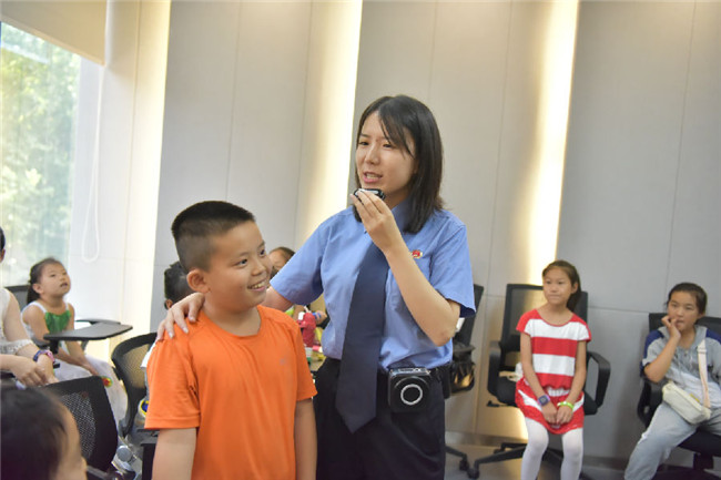 河南郑州金水区：为孩子们上“保护身体小秘密”的法治课